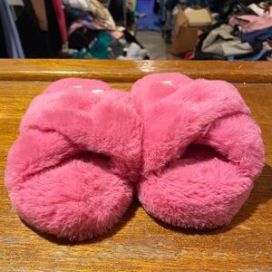 Kids mixit slippers size 5/6